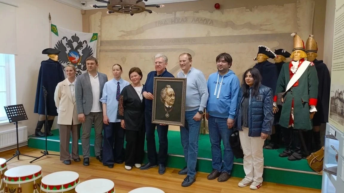 Александр Юрьевич Дрозденко подарил музею "А.В.Суворов в Новой Ладоге" портрет полководца