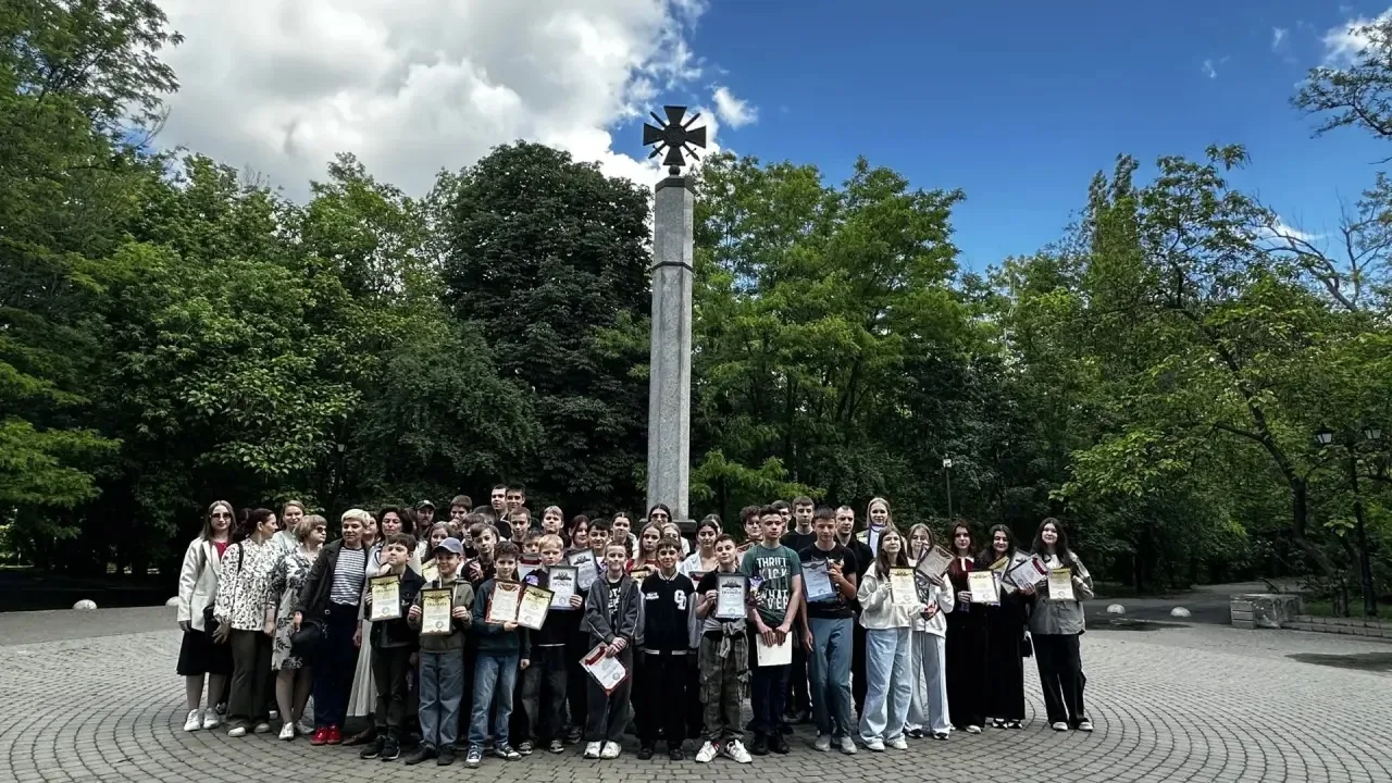 Первого июня в парке Островского мы собрались, чтобы по-настоящему отметить конец учебного года и Де