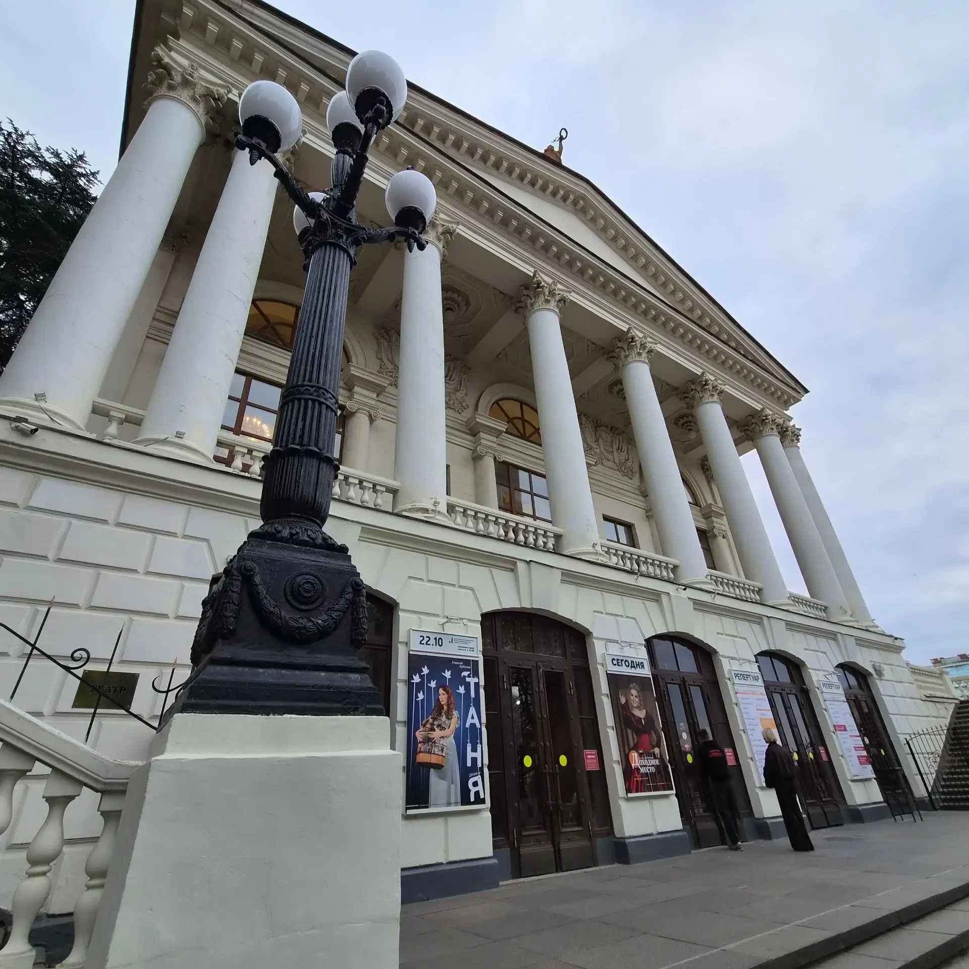 Сегодня мы пришли на спектакль с Марусей😇