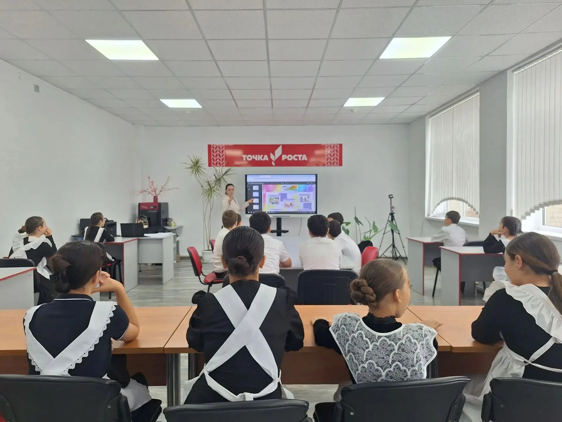 В рамках реализации программы «Активное долголетие» в 6 «Б» классе был проведён классны...