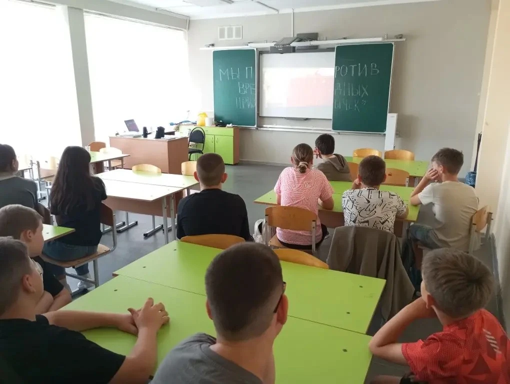 Воспитанники ЛПД «Умники и умницы» совершили увлекательное путешествие в мир профессий. Главным пров