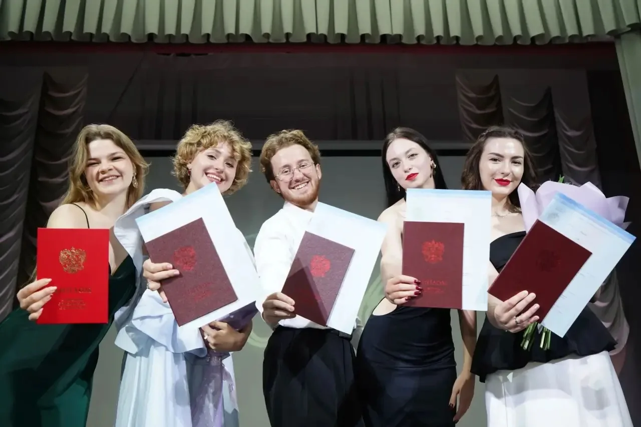 Педагоги для самых маленьких: выпускники дошкольного отделения педагогического факультета получили д