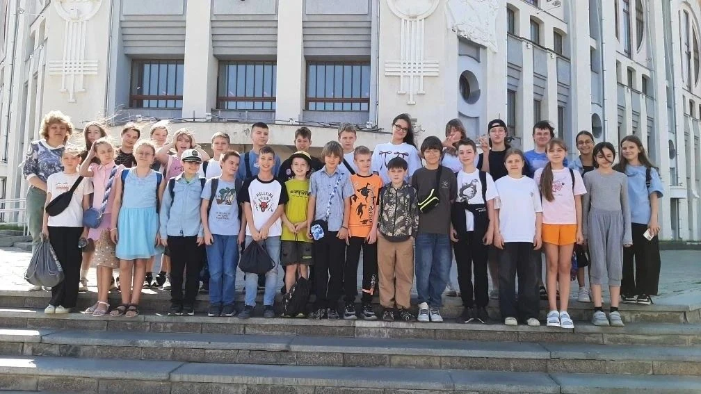 В рамках Года единства народов России ученики 5 «А» класса вместе с  классным руководителем Фоминой 
