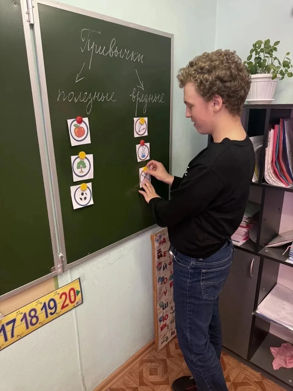 В рамках антинаркотического месячника педагогом-психологом проведён цикл информационных занятий с об