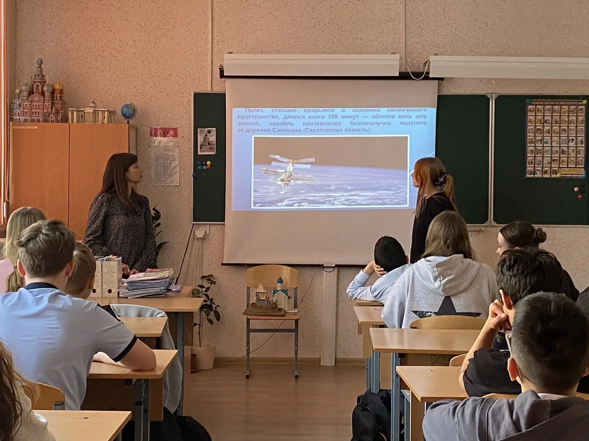 День космонавтики в 6 г классе. Каждый год 12 апреля наша страна отмечает День космонавтики.  Ровно 