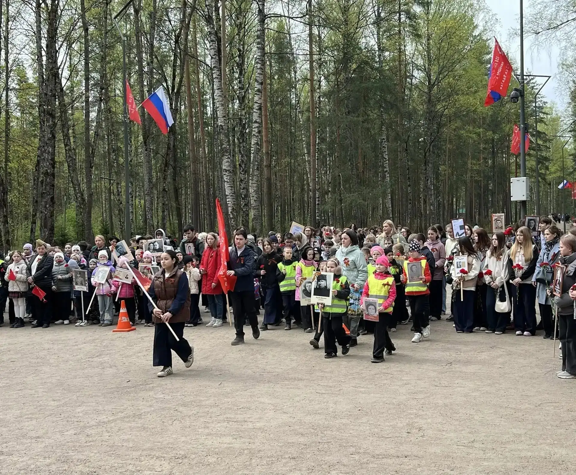 🗓️7 мая в лесопарке Сосновка состоялись две районные акции «Памяти павших будьте достойны» и «Пост №