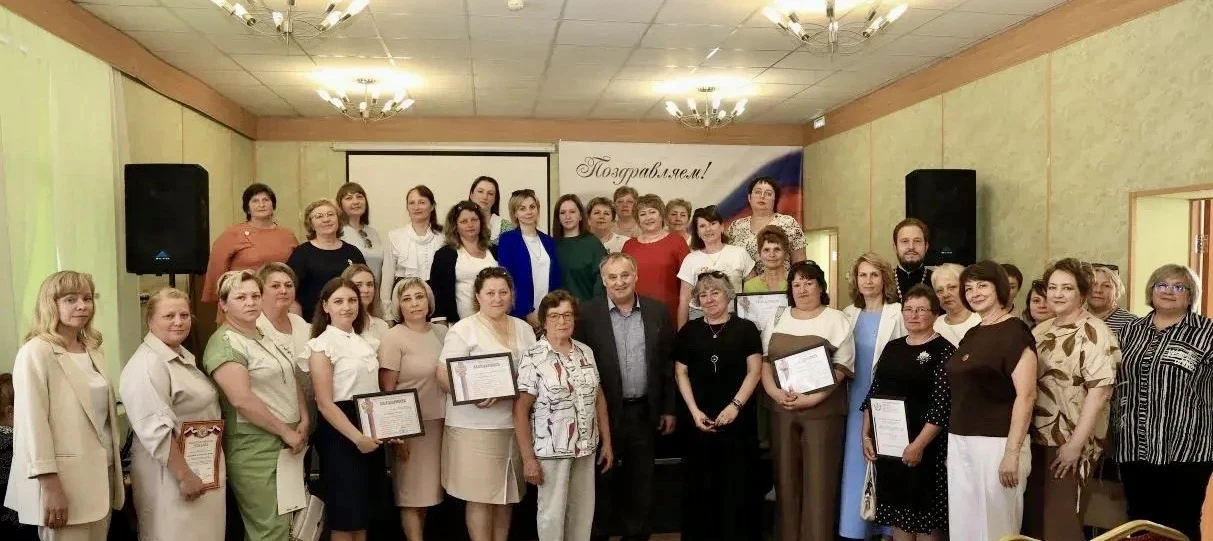 💐 День социального работника — профессиональный праздник работников сферы социальной защиты населен