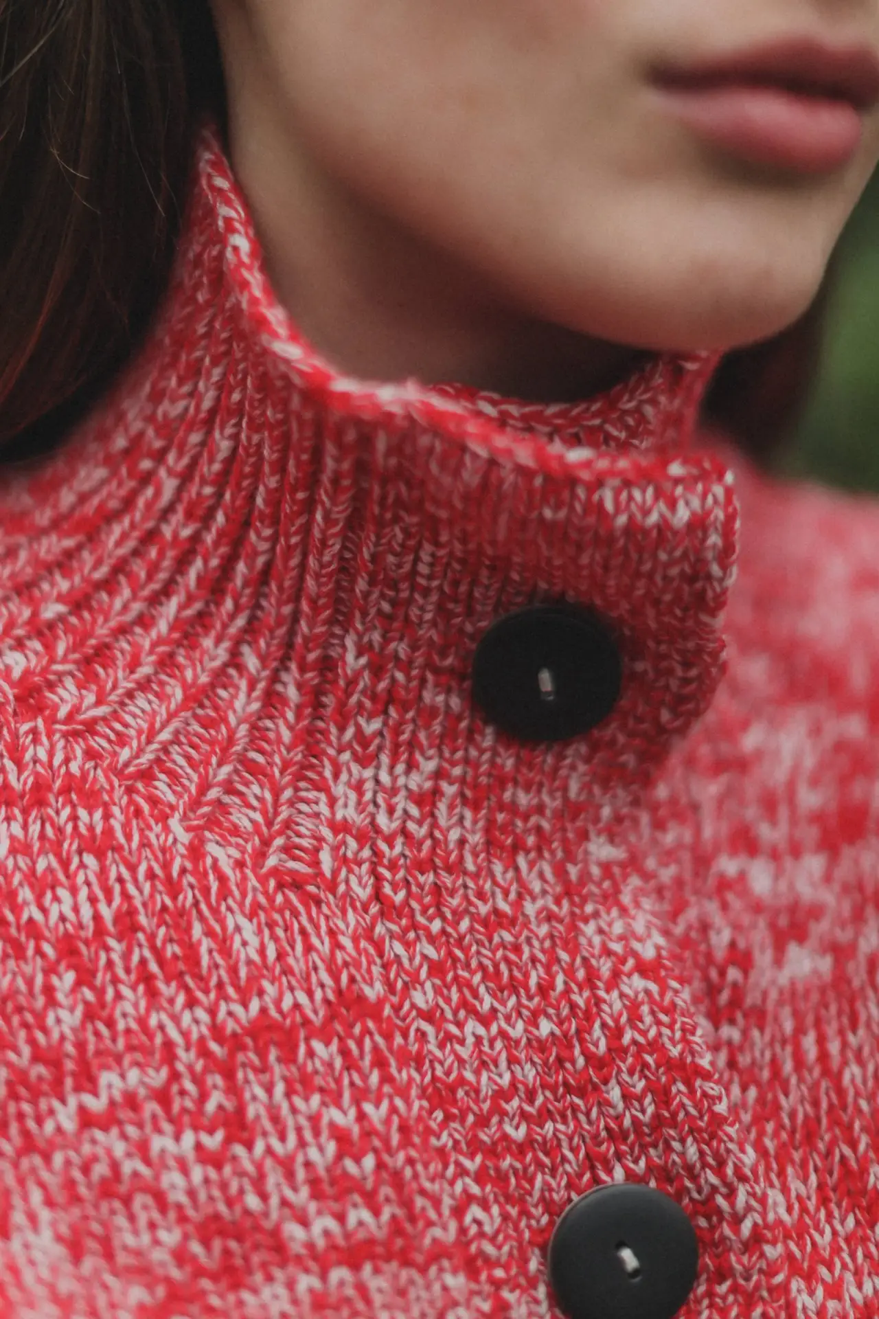 Мы вяжем кардиганы из трёх видов пряжи. Каждая по-своему хороша, поэтому расскажем, чем...