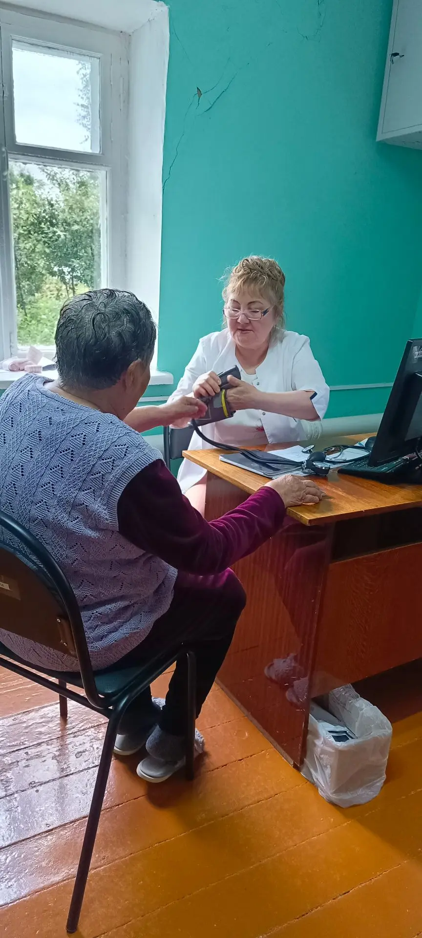 В ГАУ СО КЦСОН Новоузенского района продолжается доставка граждан 65 лет и старше, прож...