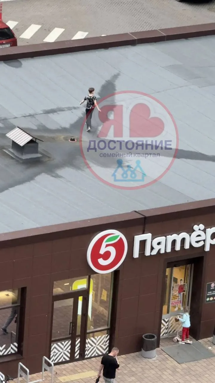 Просто скажите, как они туда попадают ? Неужели аист приносит