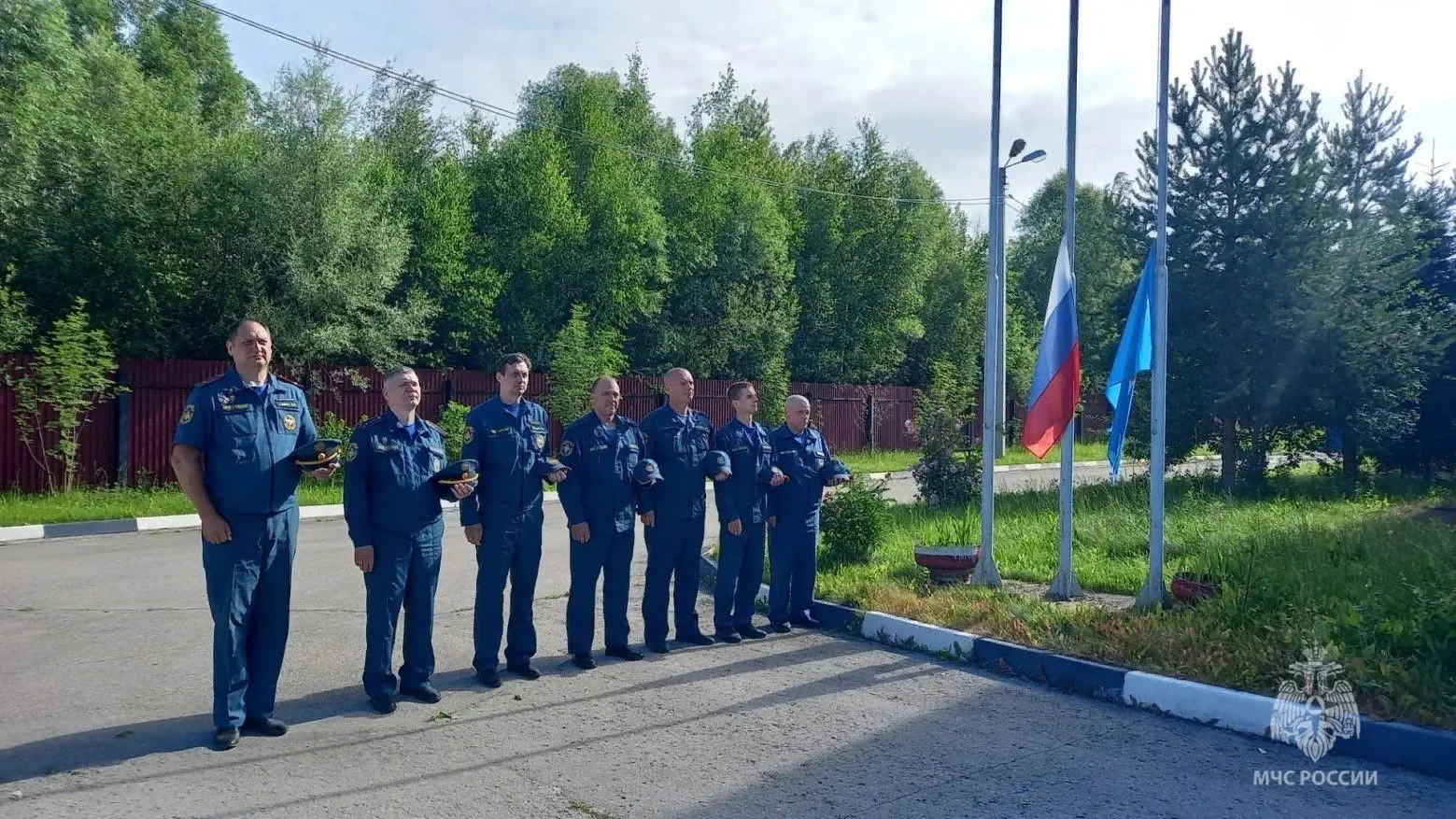 Минута молчания в память о героях: личный состав 1 пожарно-спасательного отряда почтил павших в День
