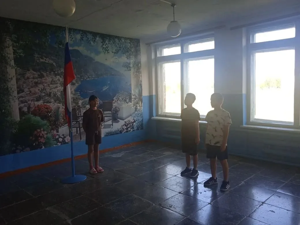 10 июня для воспитанников летнего оздоровительного лагеря день начался с поднятия флага...