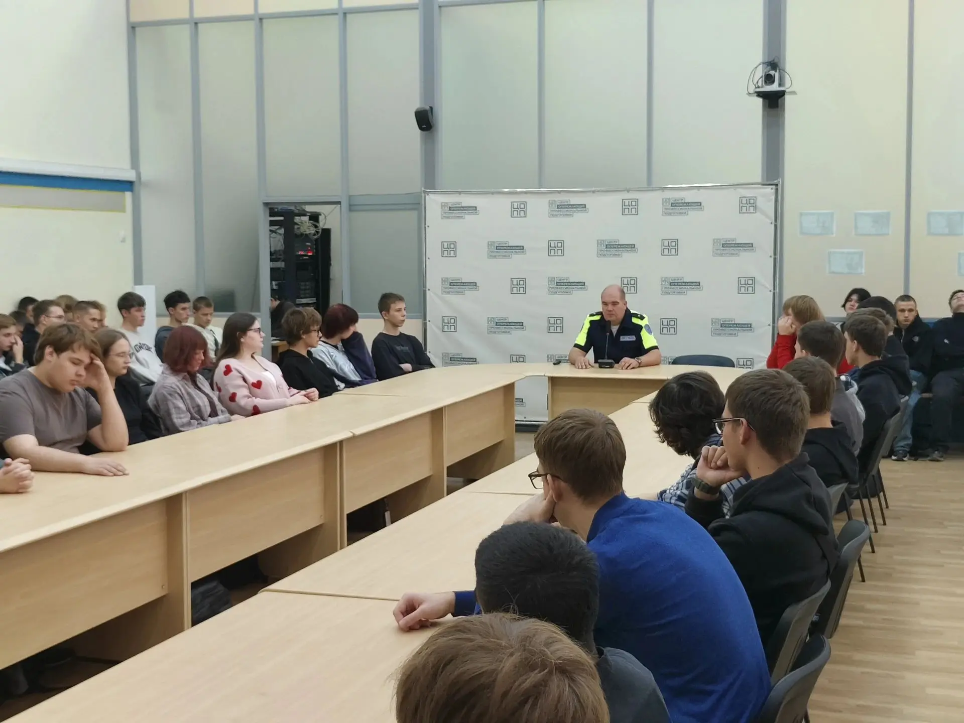👮‍♂28 сентября сотрудники Госавтоинспекции встретились со студентами Тверского политех...