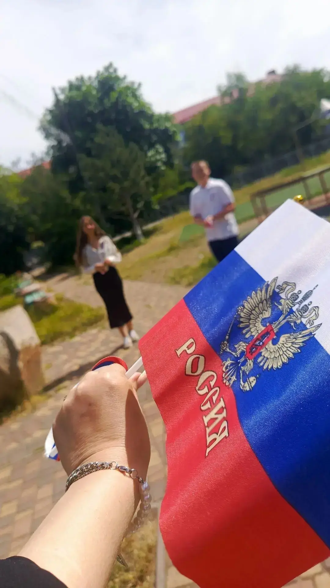 Ко 🇷🇺Дню России🇷🇺, учащиеся ГБУ ОО ЗО «СОШ4» г. Бердянска поздравили жителей микрорайона 8 Марта
