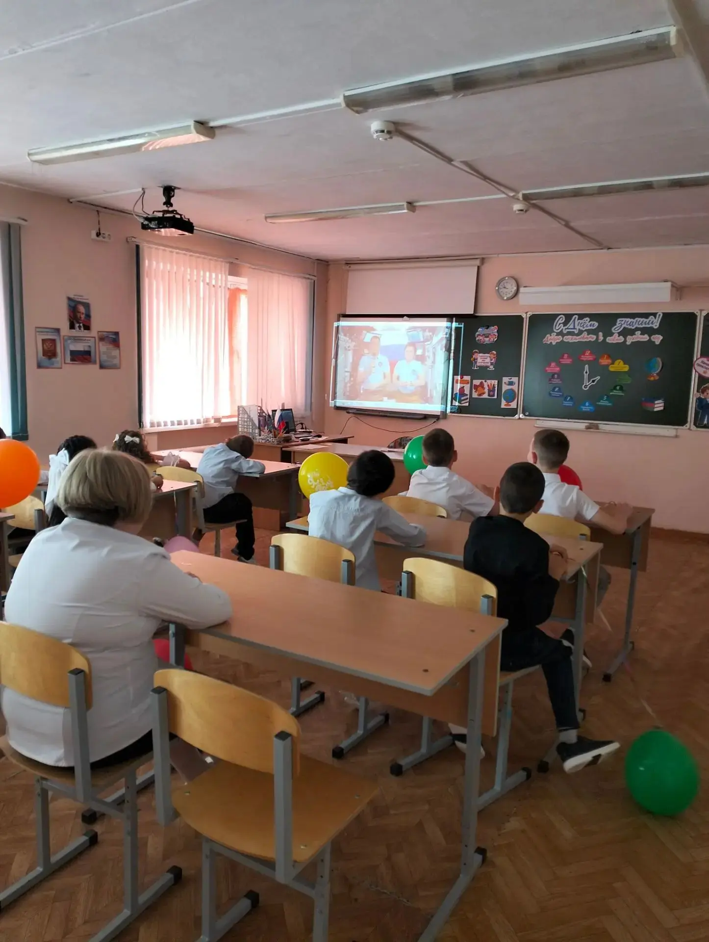 🍁 1 сентября 2026 года в нашей школе состоялось первое в этом учебном году внеурочное ...