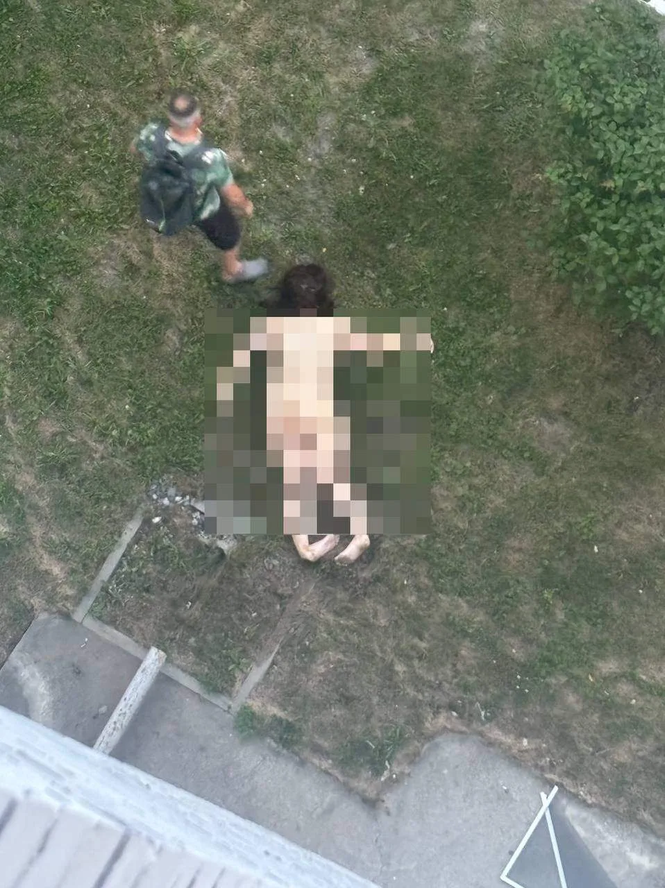 ✅ На Широтной девушка упала с высоты ✅

На Широтной, 213 девушка упала с 8-10 этажа. Обстоятельства 