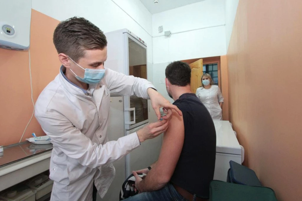 💉 В Смоленской области уже 27 тысяч человек сделали прививку от гриппа!