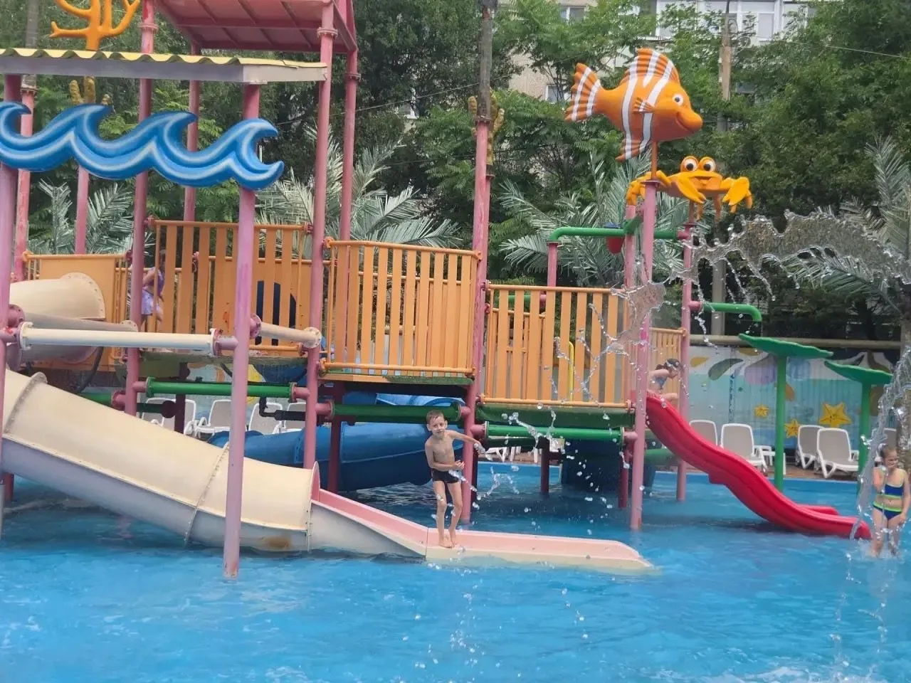 🌊💦 Всплеск эмоций и море веселья: лагерь «Дружба» покоряет аквапарк!🎢😎

☀️ Ребята из пришкольног