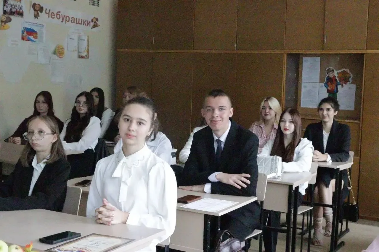 Праздничный старт учебного года: урок «Мир профессий», разговоры о важном, классный час