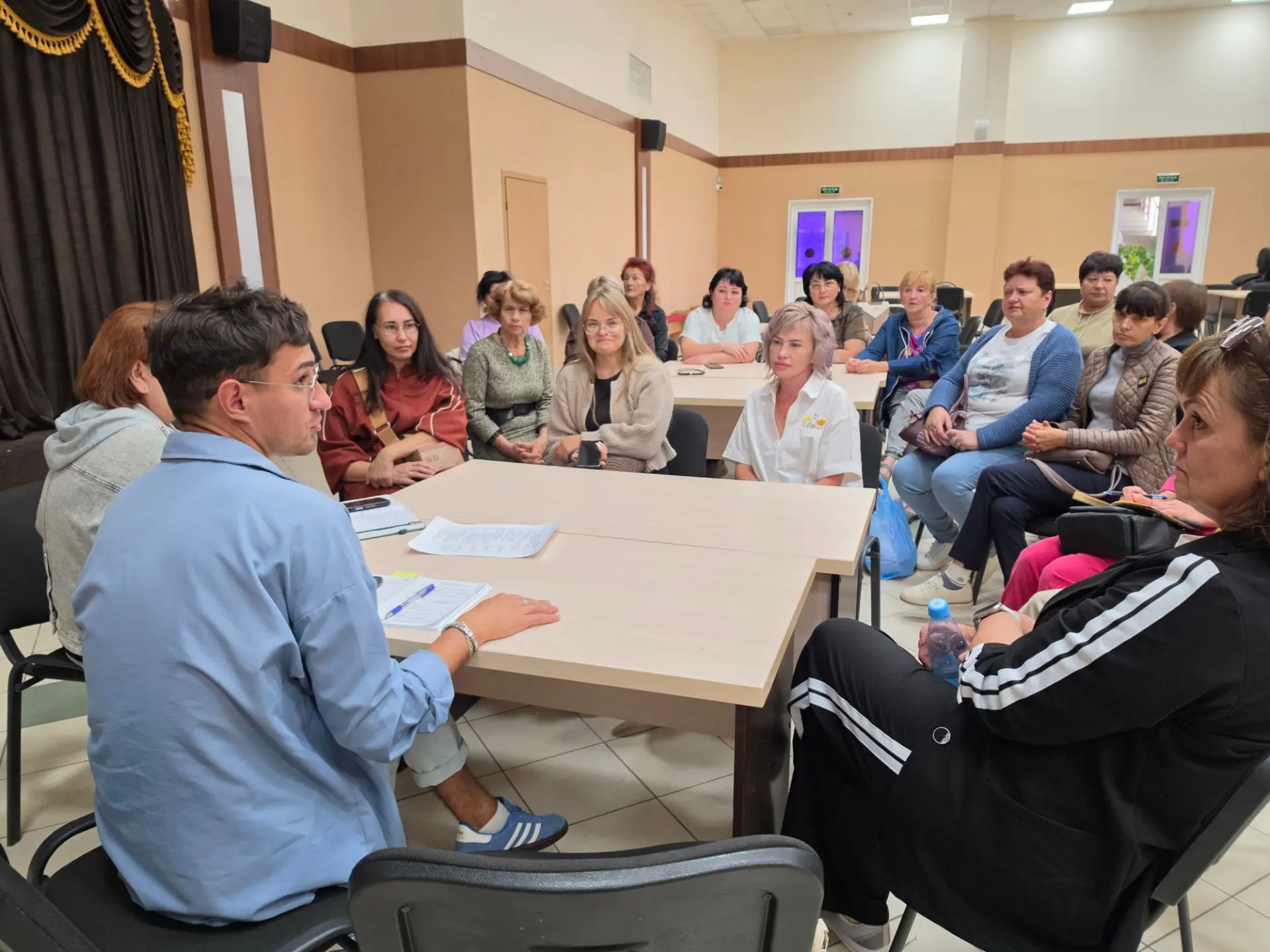 Прямо сейчас в КДЦ проходит важное совещание: за круглым столом собрались культорганиза...