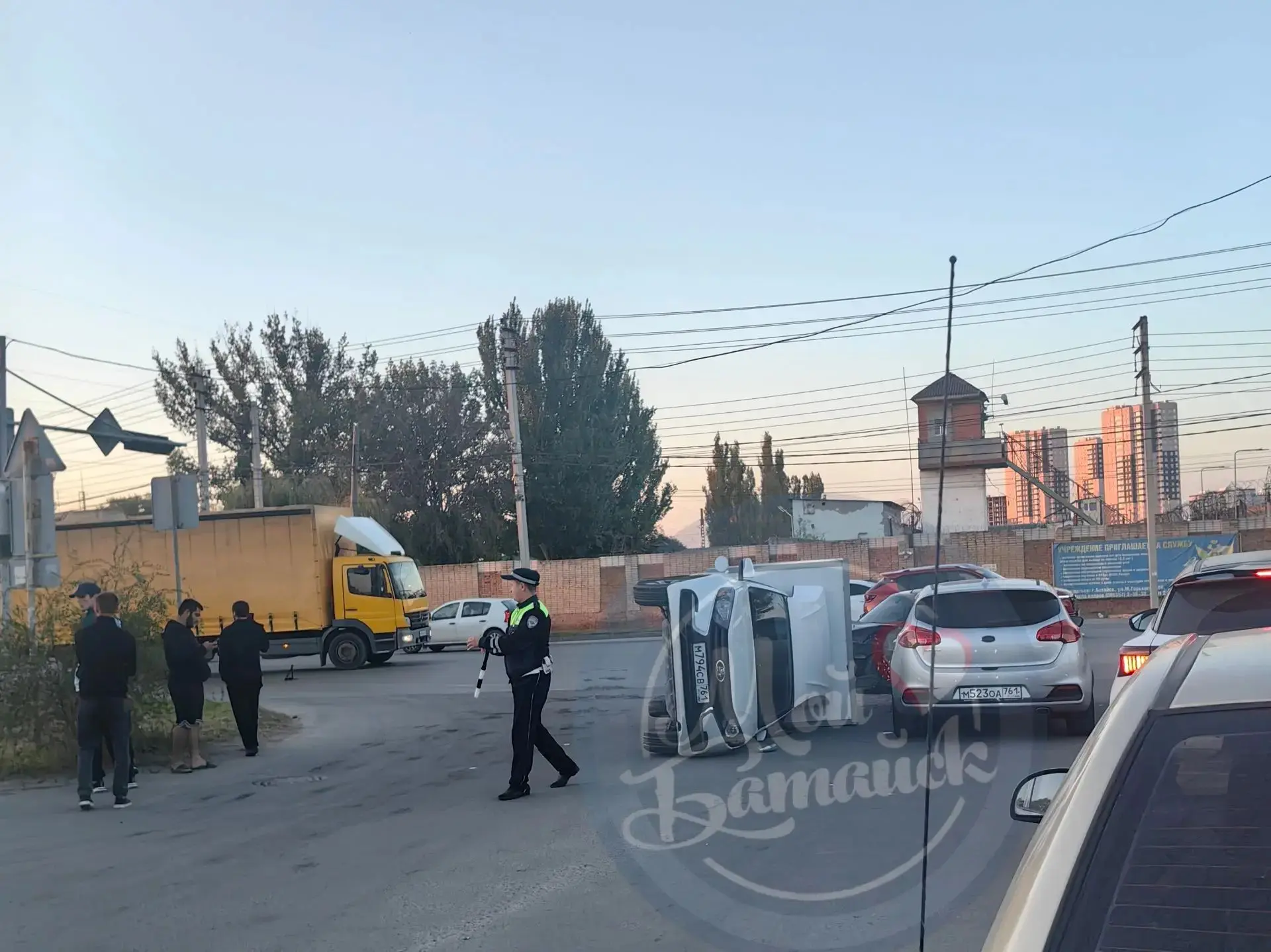 ⚠️ ДТП на выезде с парковки Гипермаркета в Батайске.
