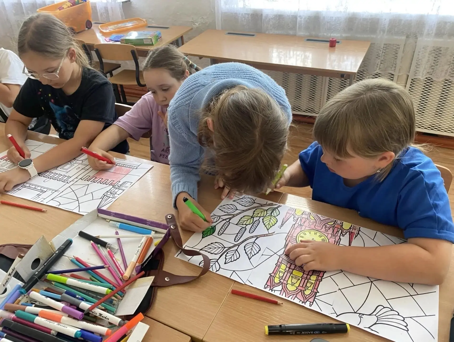 День России! 
 
В преддверии Дня России ребята пришкольного лагеря окунулись в атмосферу настоящего 