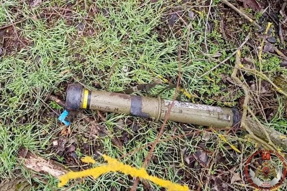 🔍 В Запорожской области найден тайник с оружием  В заброшенном доме был обнаружен хорошо замаскирова