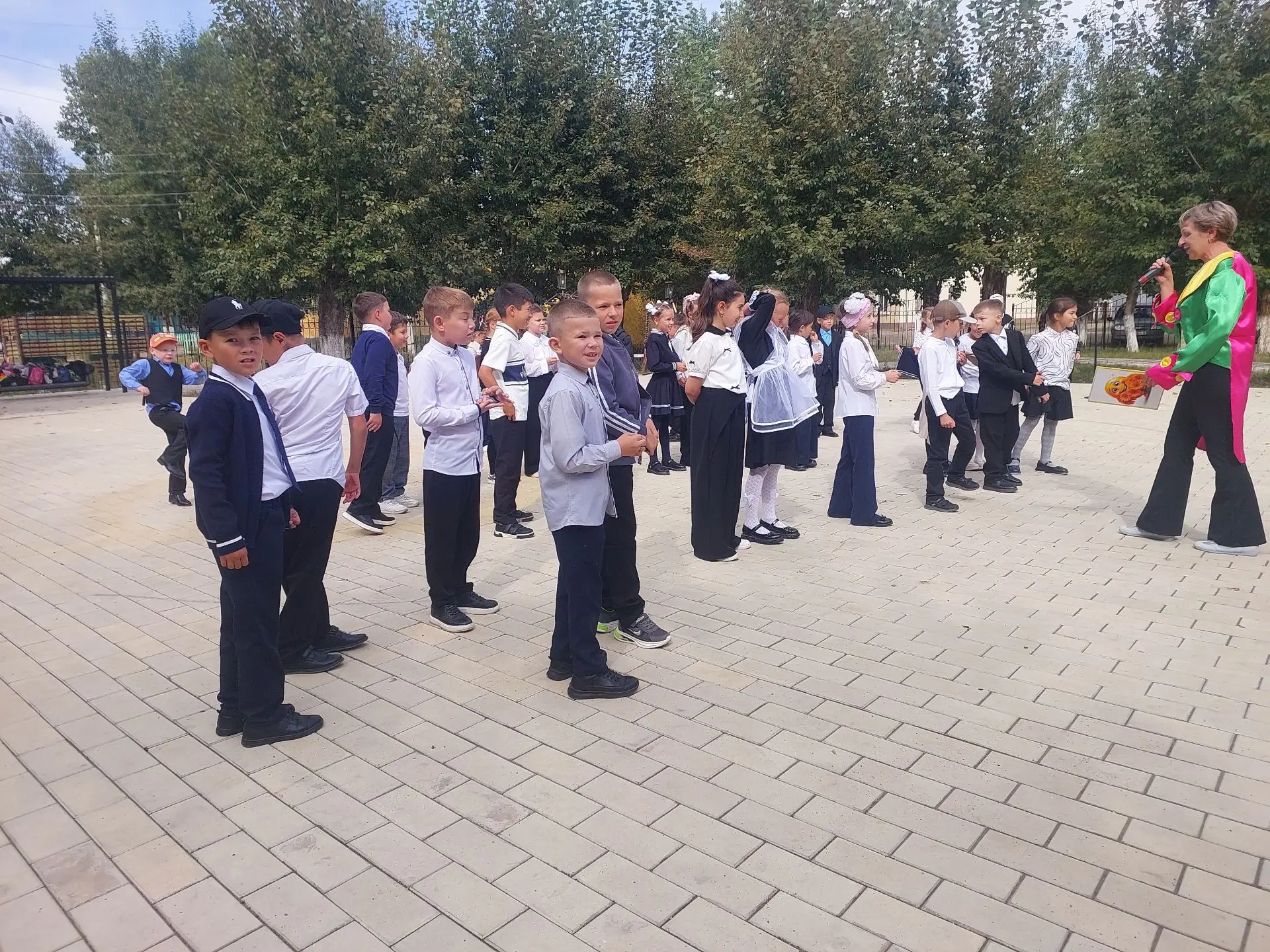 🎉 «Выходи во двор!» — праздник в парке «Мелодия»! 🎉В рамках акции «Единый двор — Един...