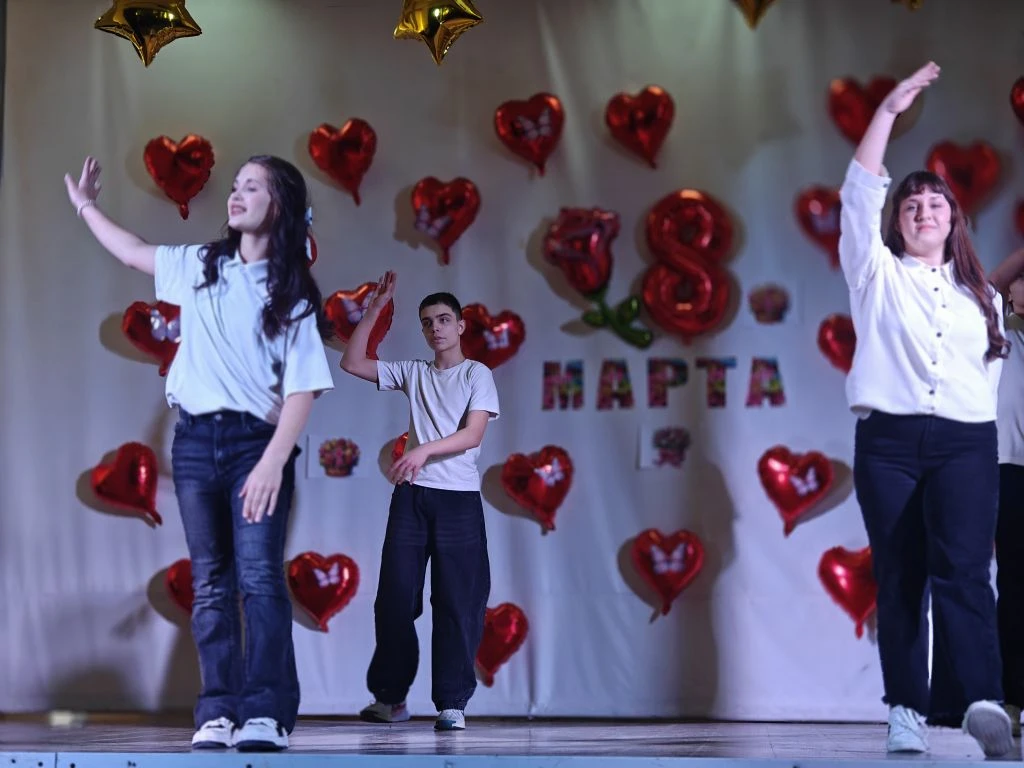 «Весна пришла!  Самый прекрасный праздник  8 марта🌷  В нашей школе сегодня царила настоящая атмосфер