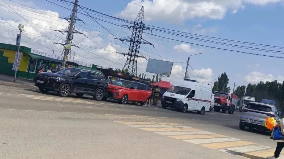🚨В Семилуках в аварии с 3 автомобилями пострадал ребенок
 
Утром четверга, 18 июня, в Семилуках на 