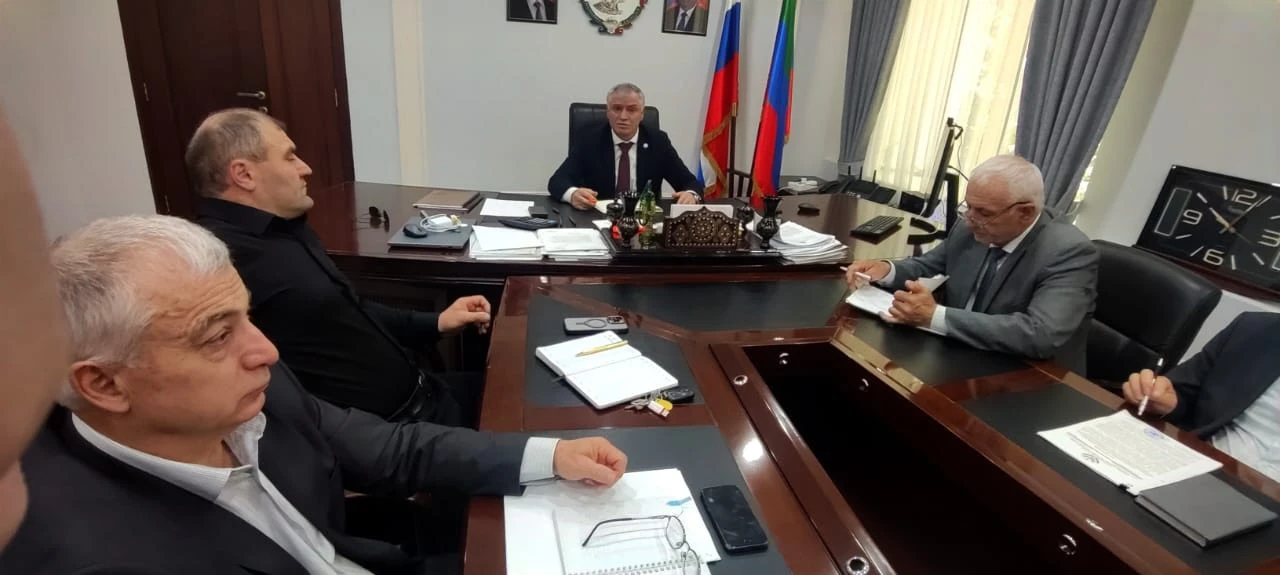 На совещании актива Тляратинского района под руководством Главы муниципалитета Мурада Р...