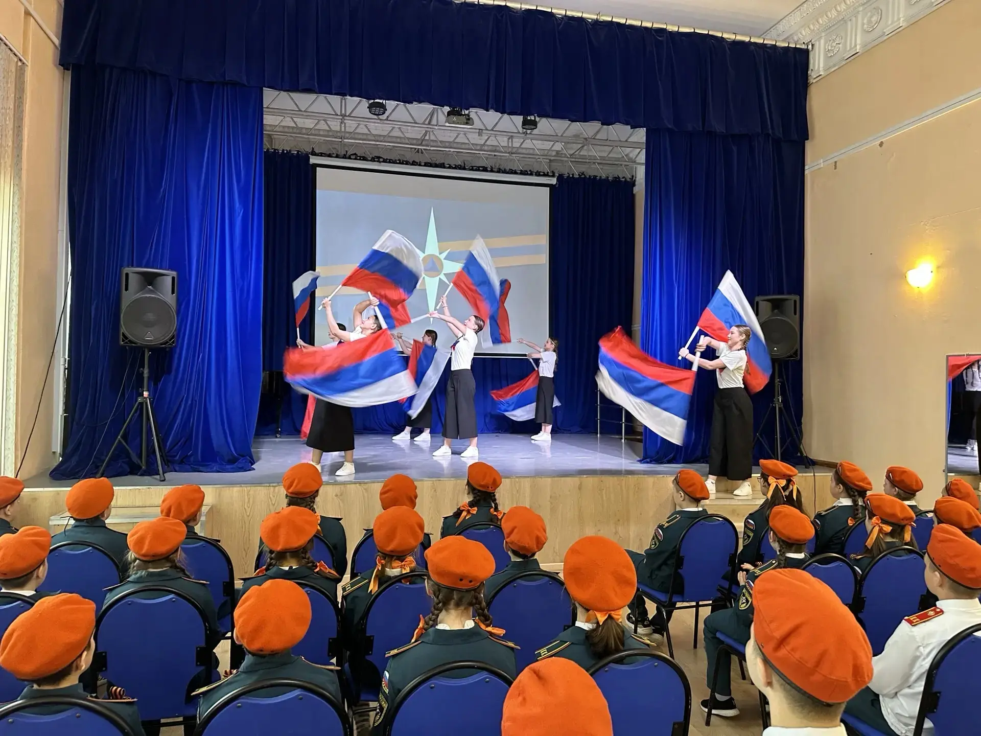 🚒 Сегодня в Центре творчества «Московия» — торжественное событие! 🎓  Наши кадеты из 5 «МЧС» класса п