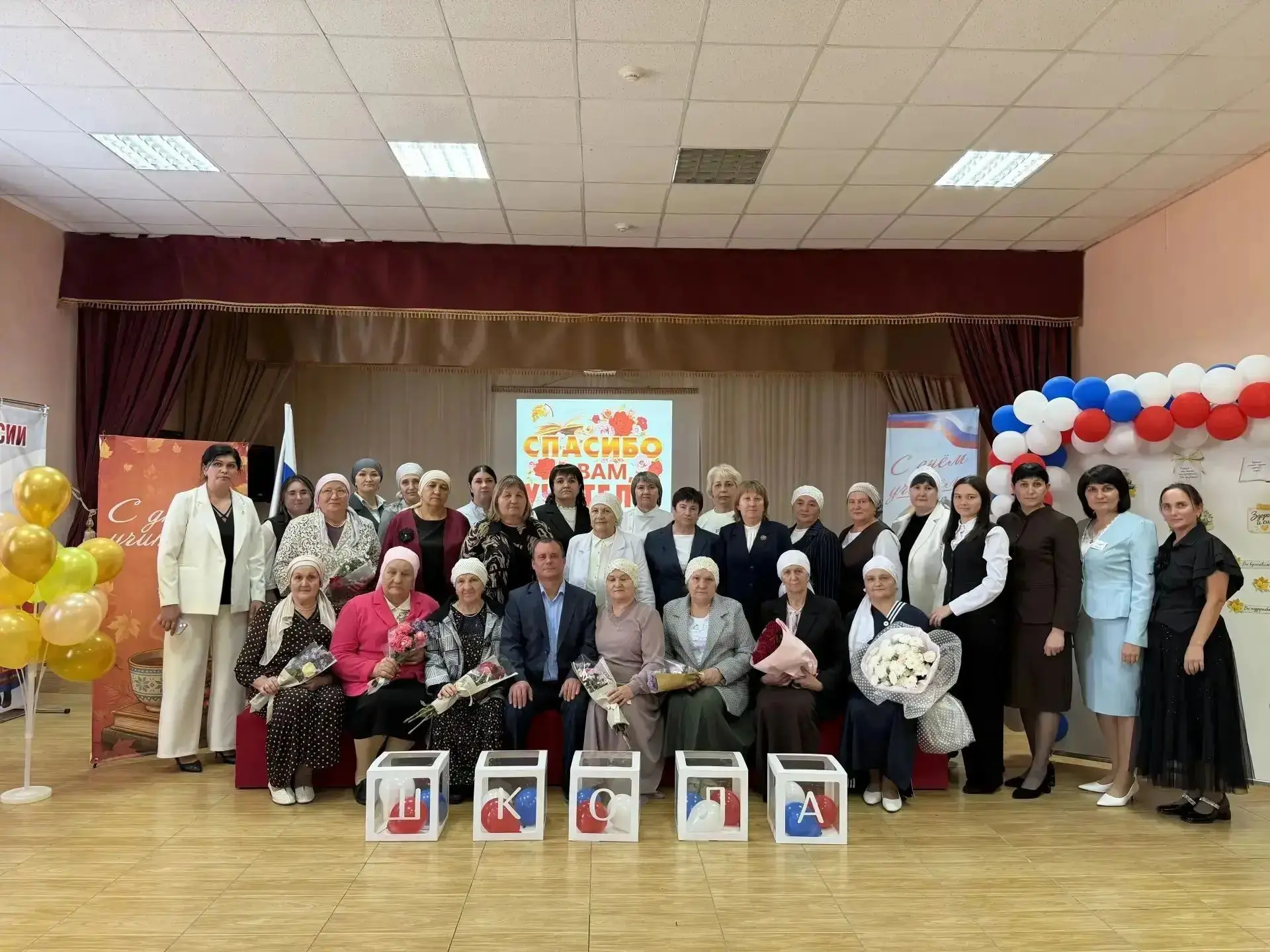 Николаевка районы Зур Чирекле авылы мәктәбендә Укытучылар көненә багышланган бәйрәм чар...