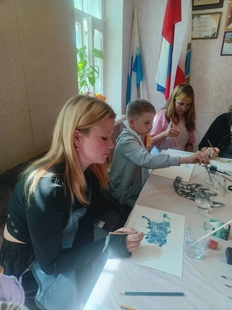 Как проводим лето!
Учащиеся нашей школы участвовали в мастер-классе посвященному Дню России!  Ребята