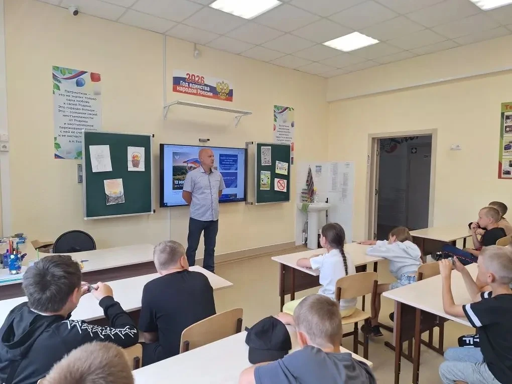 🇷🇺 Важный гость в нашем лагере 

Наш летний лагерь посетил заместитель председателя комиссии по де