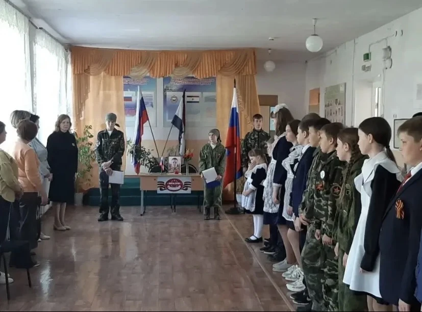 8 мая, накануне Дня Победы, в Андреевской школе открыли «Парту Героя» в честь нашего зе...
