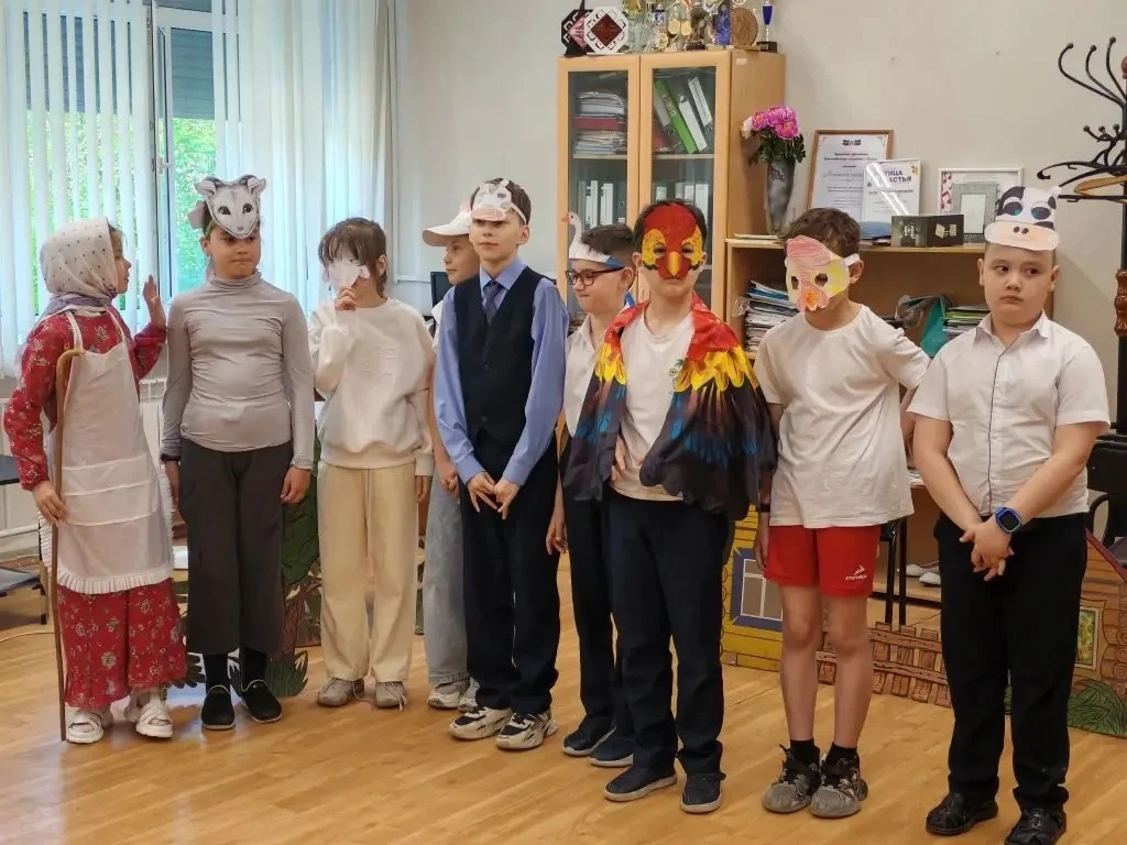 В понедельник 18 мая прошел музыкальный спектакль "Петушок" на муз.М.Красева, силами уч...