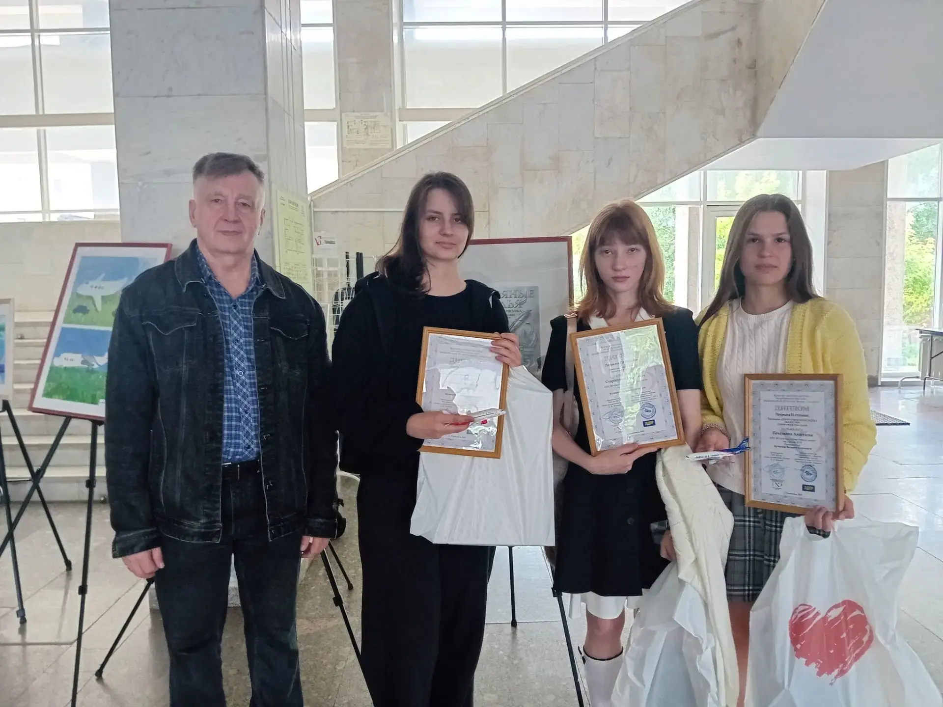 Ура! Наши юные художники — лауреаты городского конкурса!
🎉Творческие успехи наших ребят вновь на вы