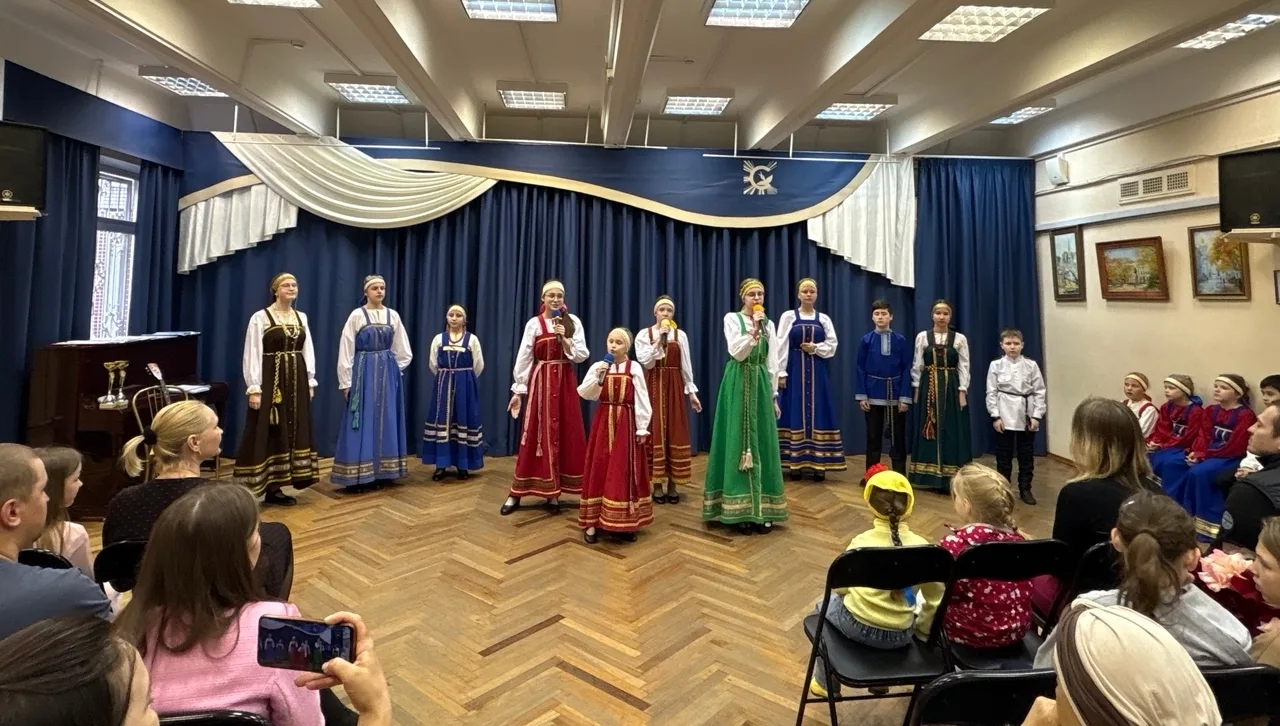 В коллективе «Перезвон» состоялось отчётное мероприятие «Звёздный час!»

В конце каждого учебного го