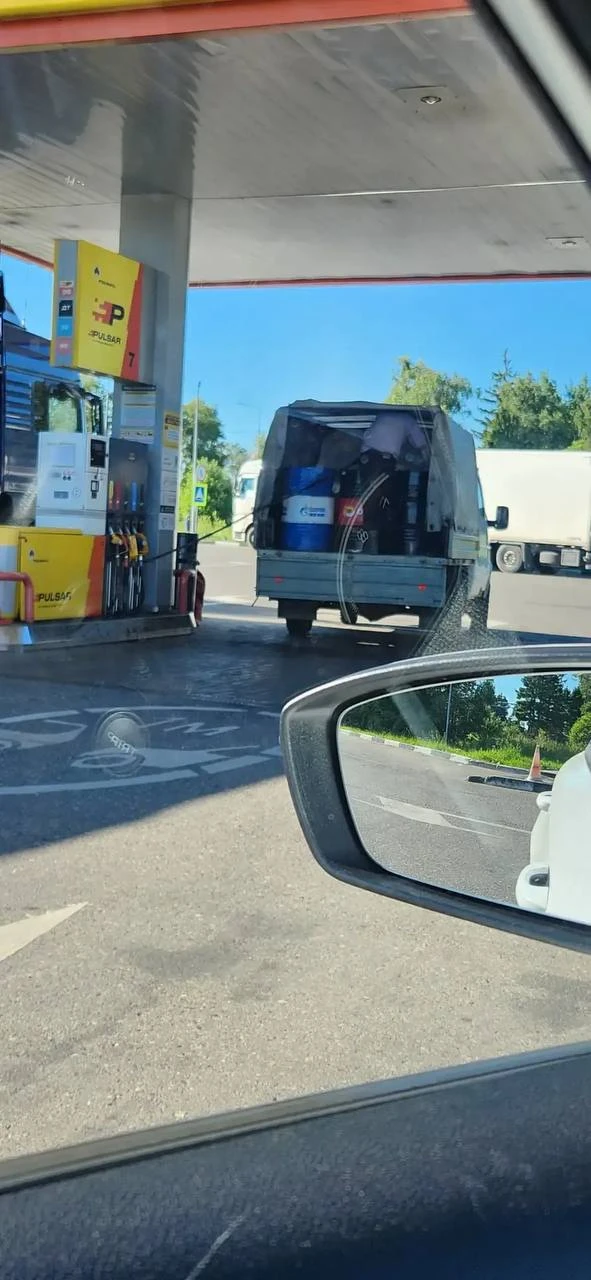 В канистры говорят нельзя, но про бочки речи не было
