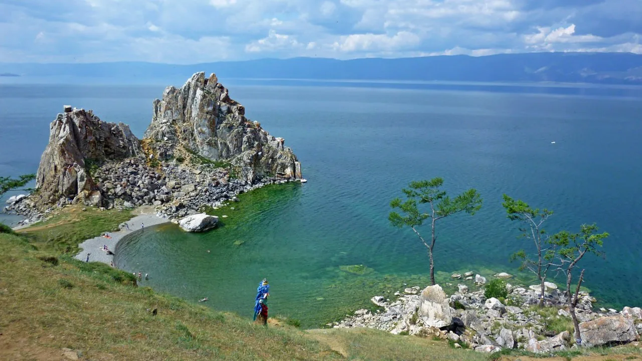 С Днём России! 🇷🇺

Россия — это не просто страна на карте. Это бескрайние поля, синие озёра, высок