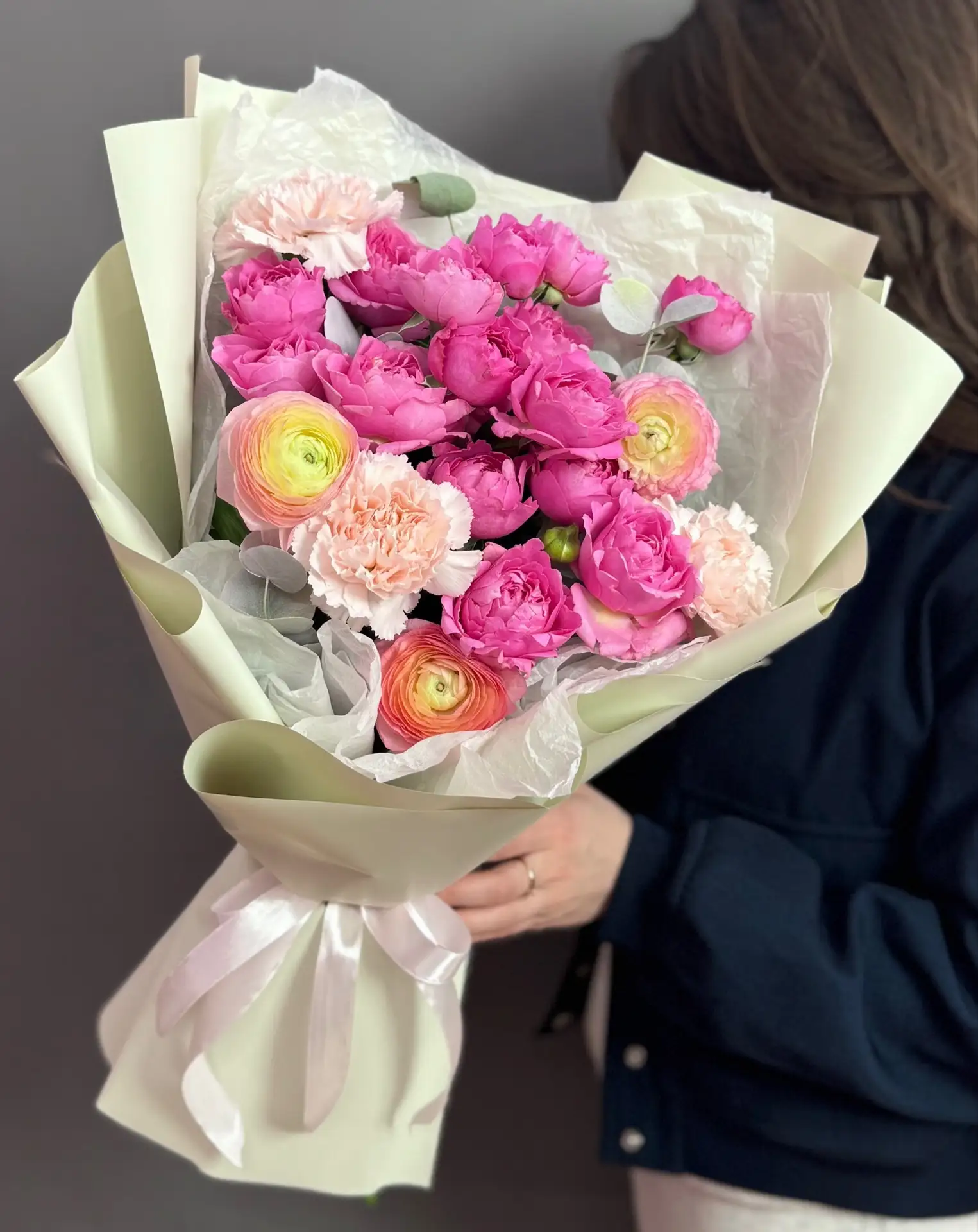 💘Авторский букет с кустовыми пионовидными розами сорта «Джульетта Принцесса», диантуса...