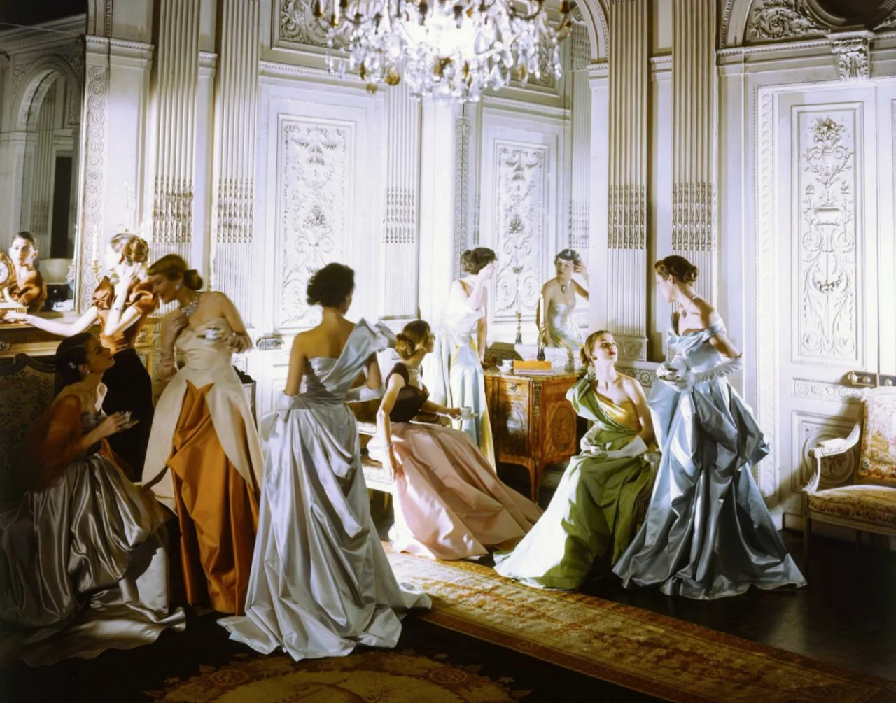 Доброе воскресное!

Сесил Битон, ателье Charles James Dresses, Нью-Йорк, 1948 г.