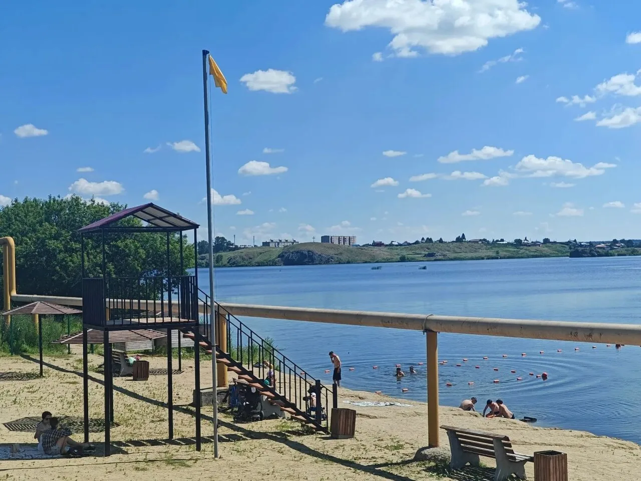 В Троицке открылись два муниципальных пляжа.

* Правый берег р. Уй (в районе бывшей фабрики «Смычка»