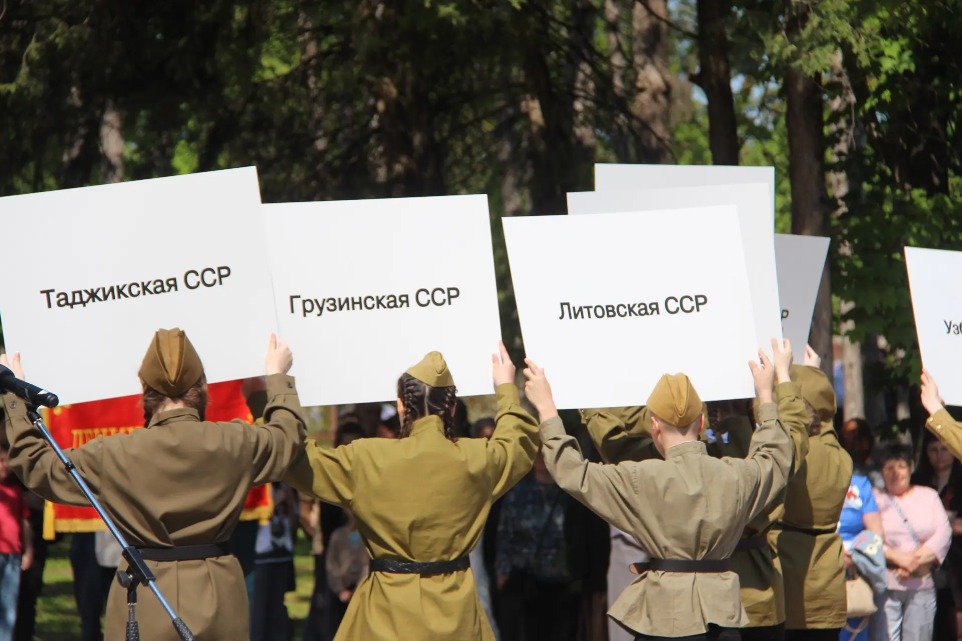 Район трогательно и искренне встретил День Победы.  Сегодня в сельских поселениях прошли торжественн