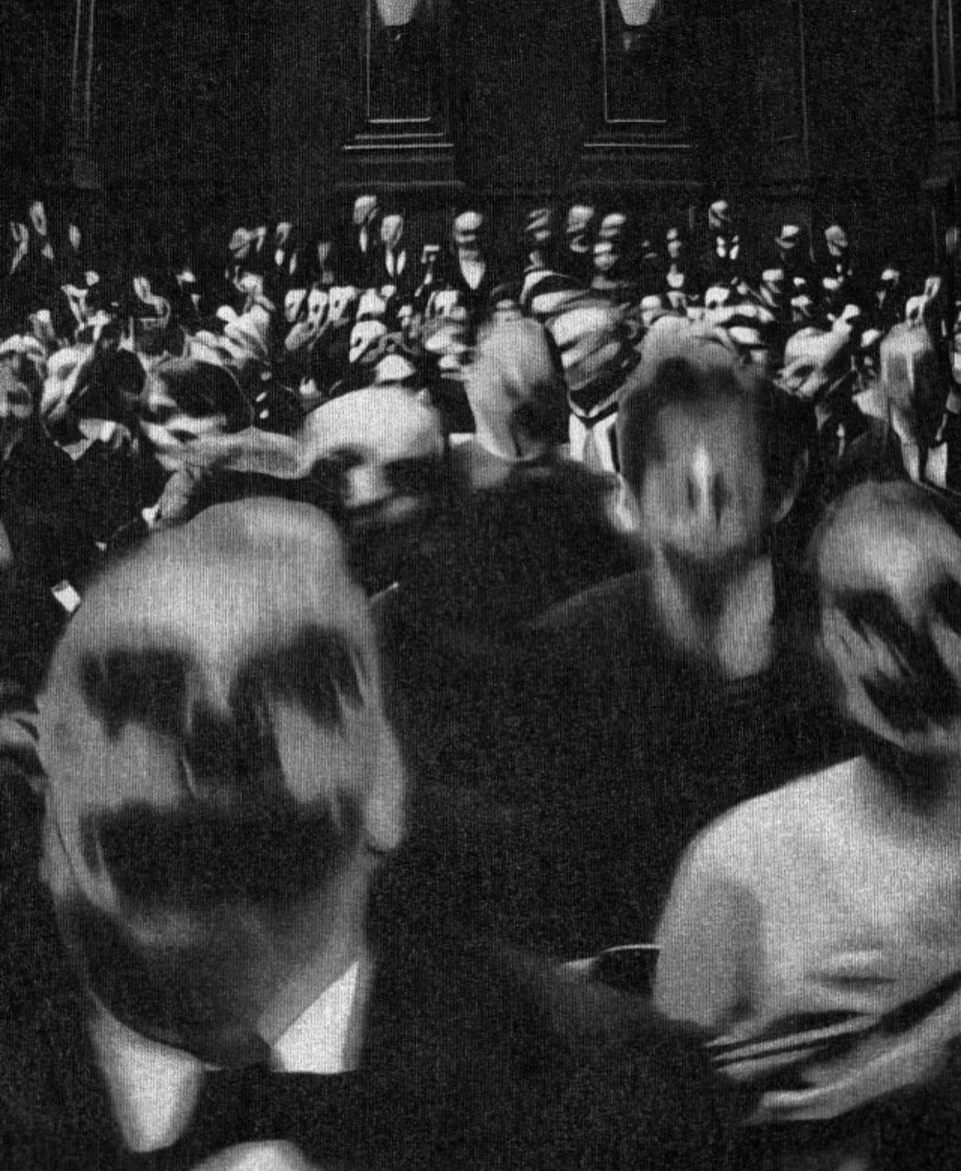 Человек, ведущий себя, как машина, никогда не задумывается над тем, кто он есть. Он вид...