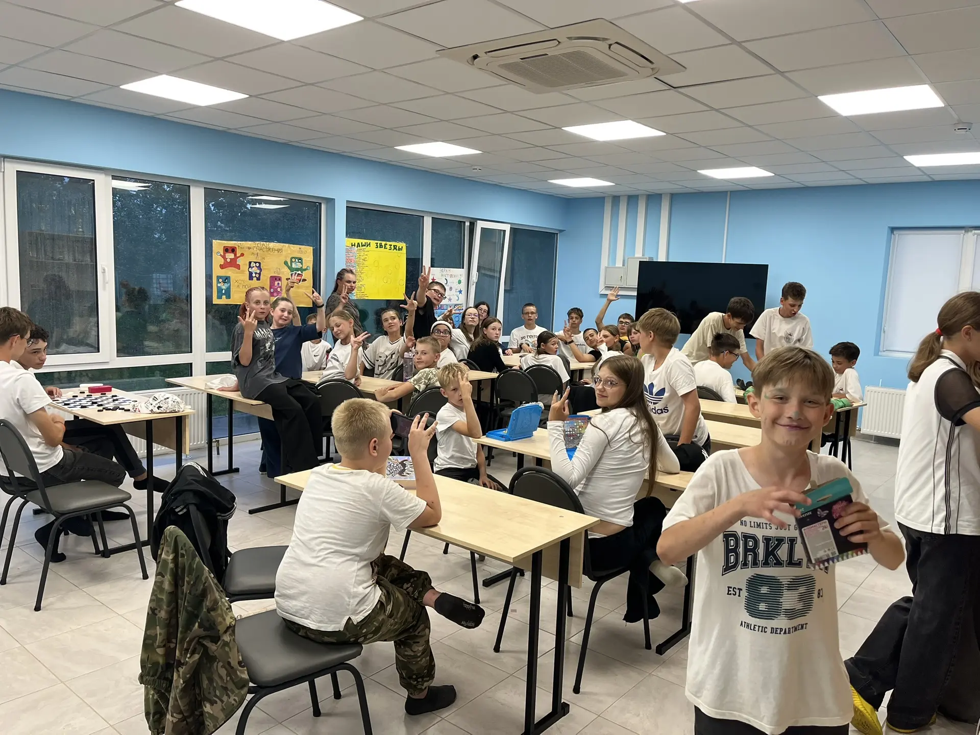 К сожалению, закрытие смены было прервано ливнем, но 2️⃣ отряд укрылся в игротеке с дру...