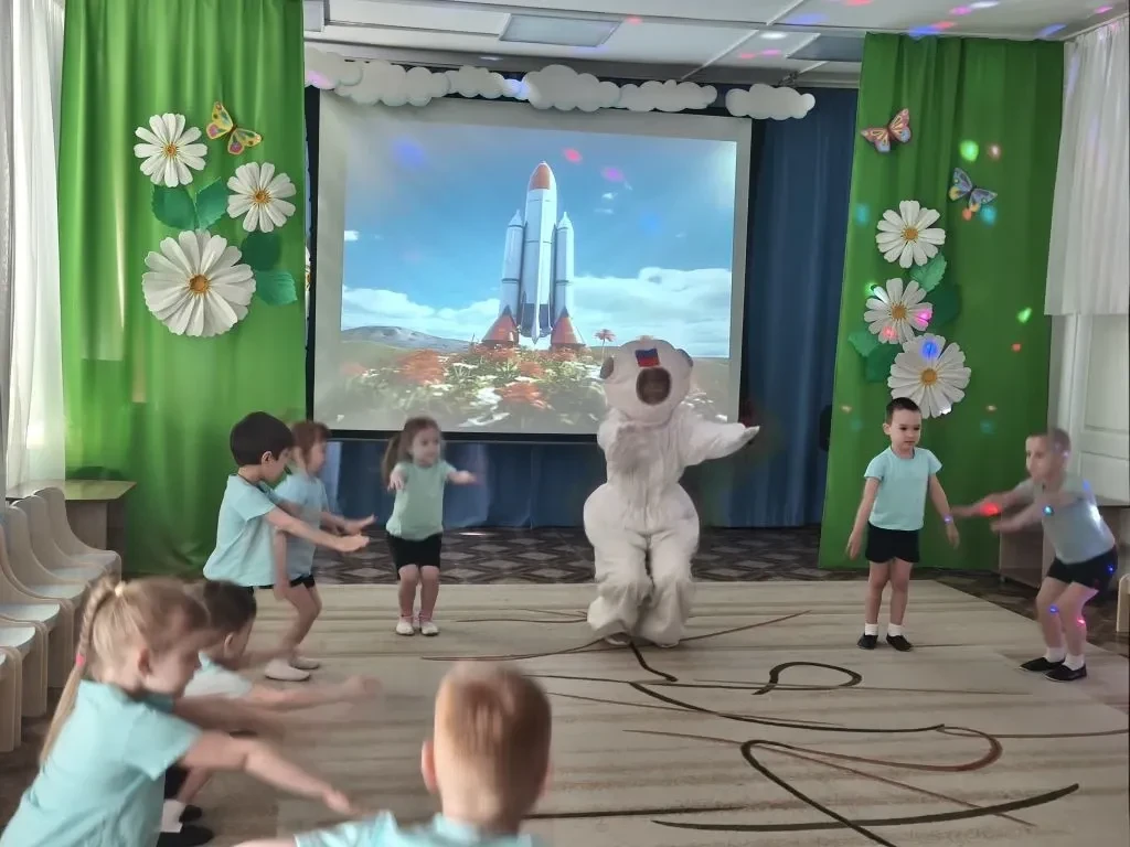 Сегодня в нашем детском саду состоялась «Космическая Зарядка»!