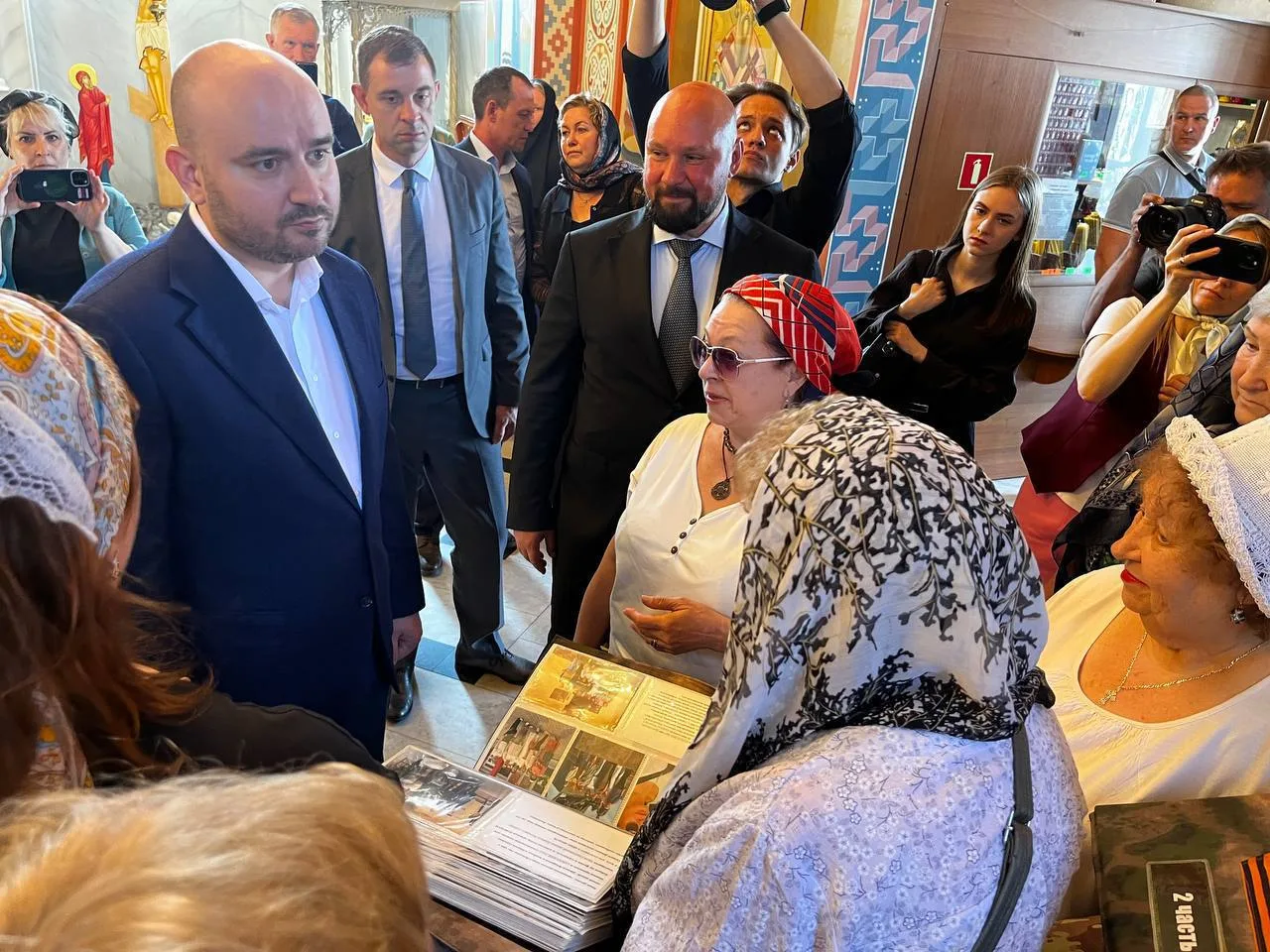 По приглашению игумена Никона, вместе с губернатором Самарской области Вячеславом Андреевичем Федори