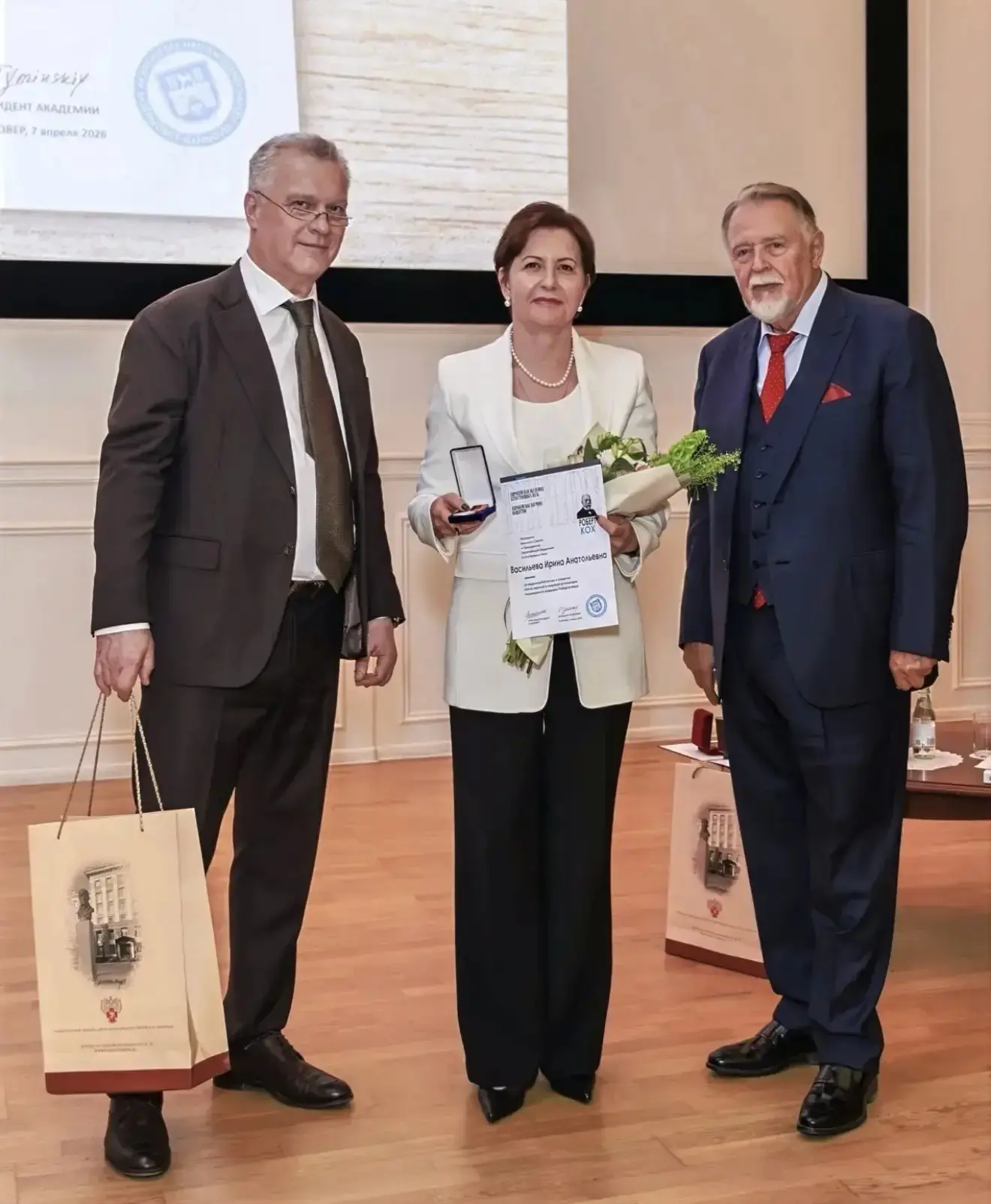 Поздравляем с высокой наградой! 👏